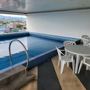 Apartment Sheryll Escapes - Kandi Big 1 Bedroom King Bed, Free Housekeeping, Fiber Fast Internet, Angeles